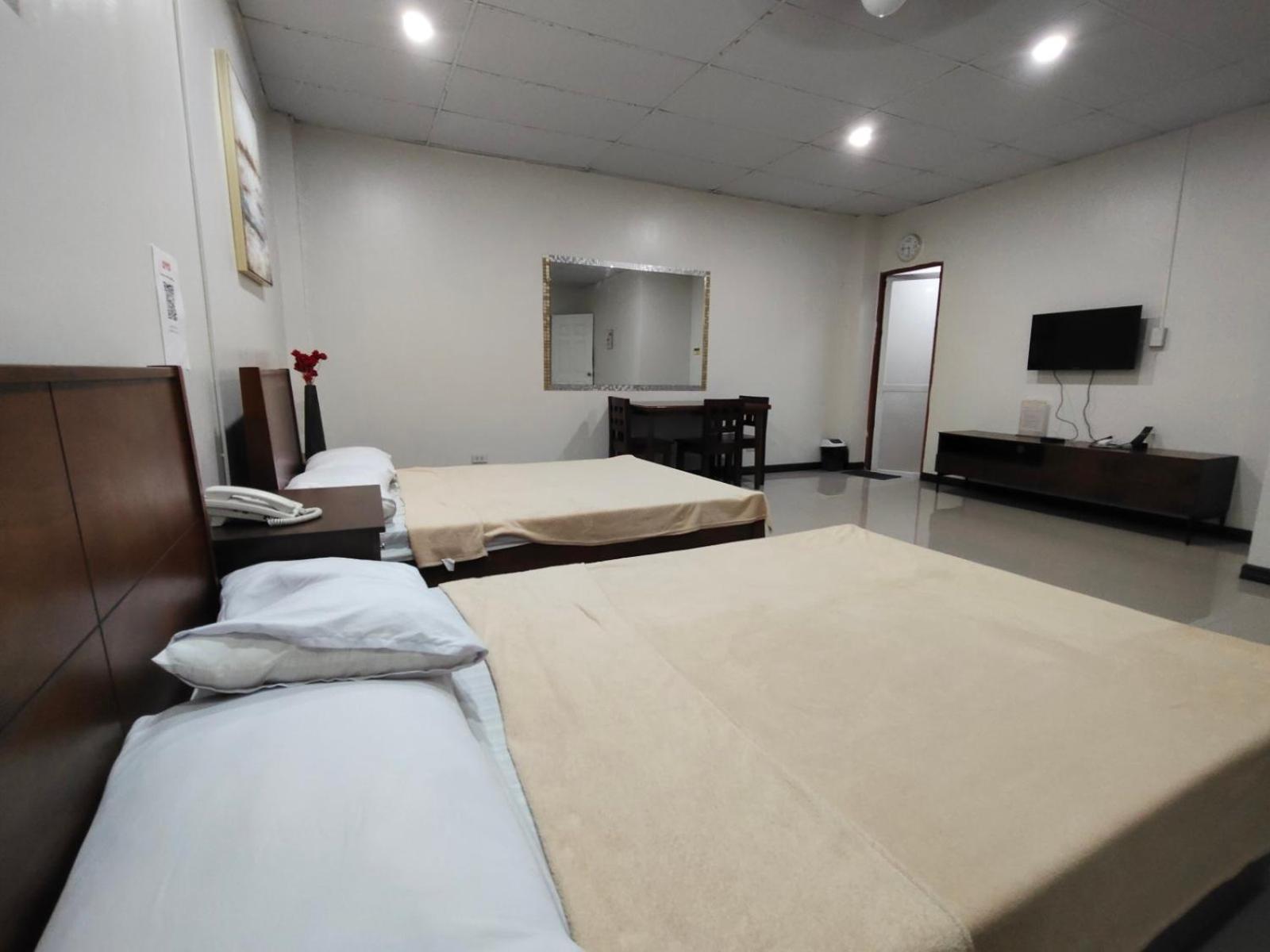 La Belladoza Near Airport Hotell Paranaque City Exteriör bild