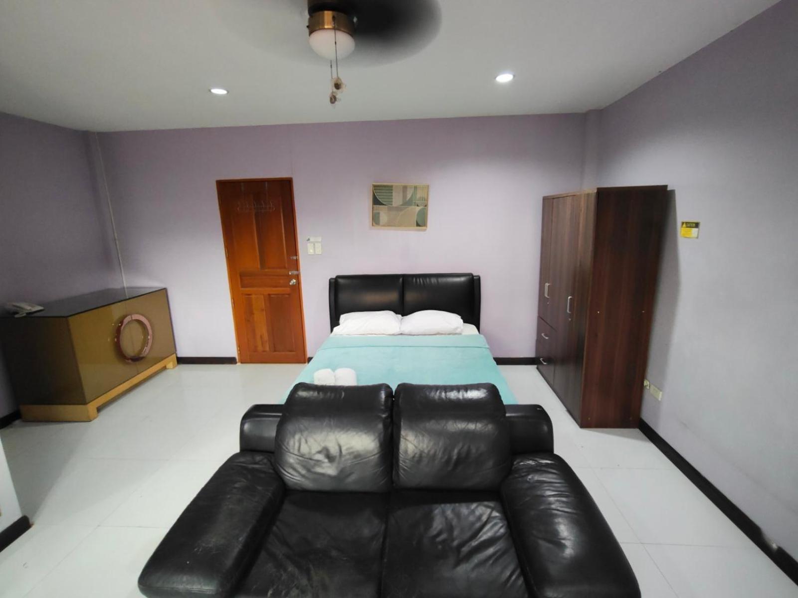 La Belladoza Near Airport Hotell Paranaque City Exteriör bild