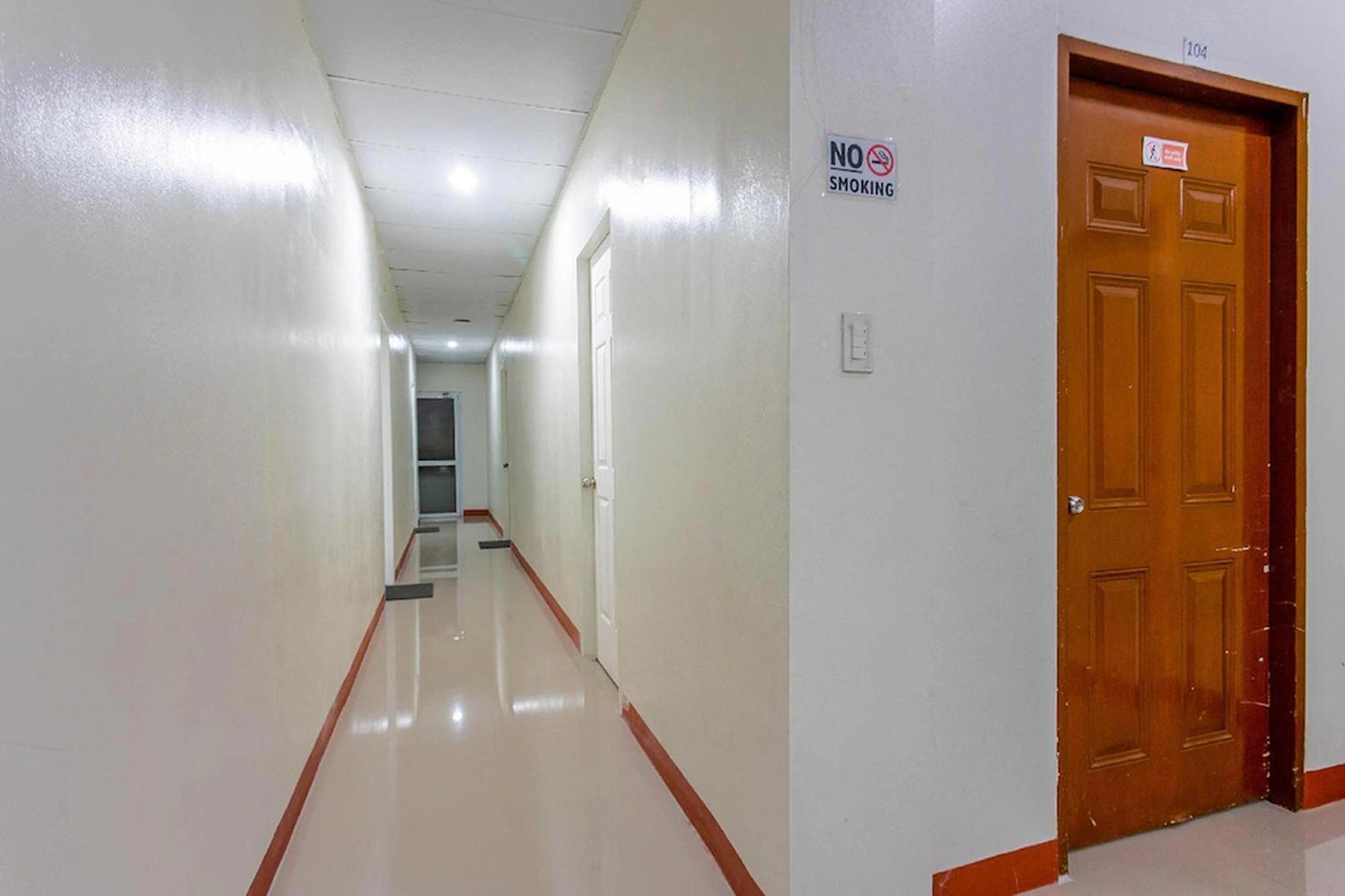 La Belladoza Near Airport Hotell Paranaque City Exteriör bild